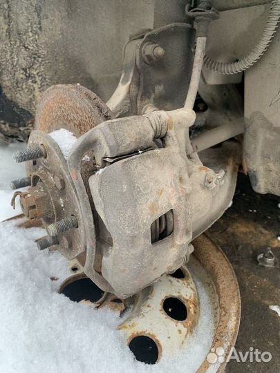 Суппорт правый левый Hyundai Lantra J1