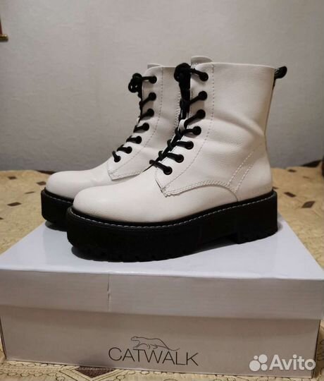Ботинки новые Catwalk by Deichmann