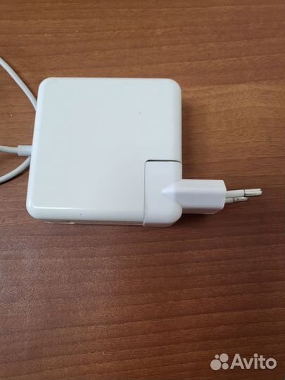 Зарядный блок MacBook
