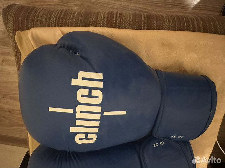 Боксерские перчатки 10 oz clinch