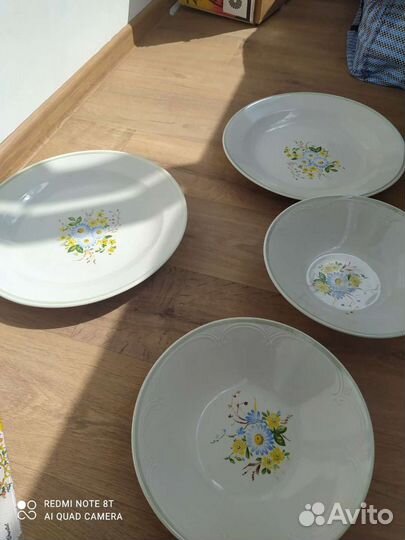 2 блюда под торт; 2 салатника. Цена за все