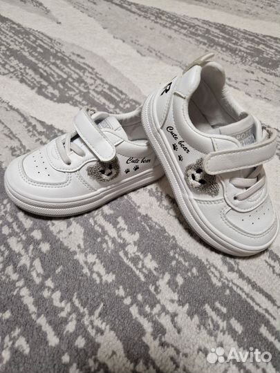 Кроссовки для девочки