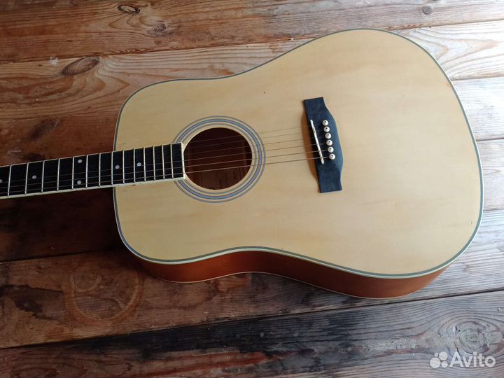 Акустическая гитара yamaha