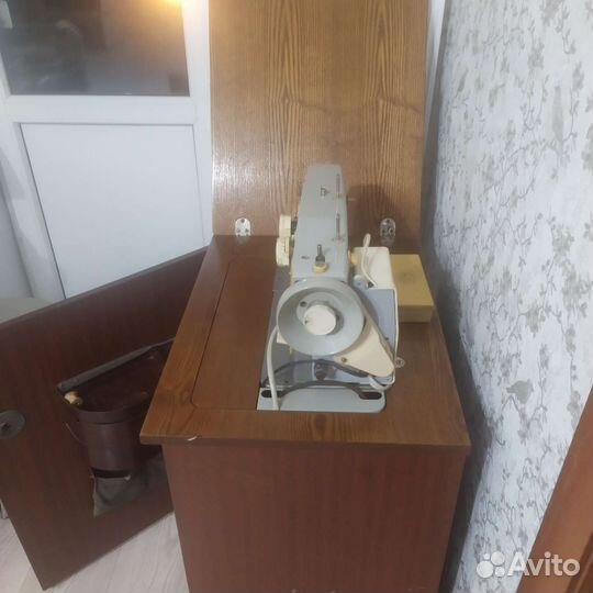 Швейная машина Подольск 142