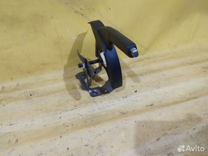 Рычаг стояночного тормоза Nissan Qashqai J10