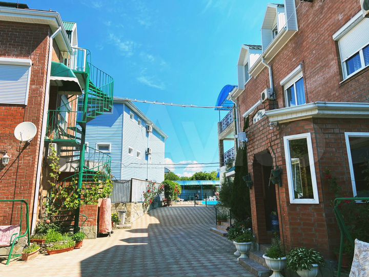 Комната 12 м² в > 9-к., 2/2 эт.