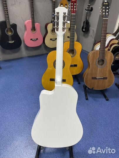Гитара акустическая белая (новая)