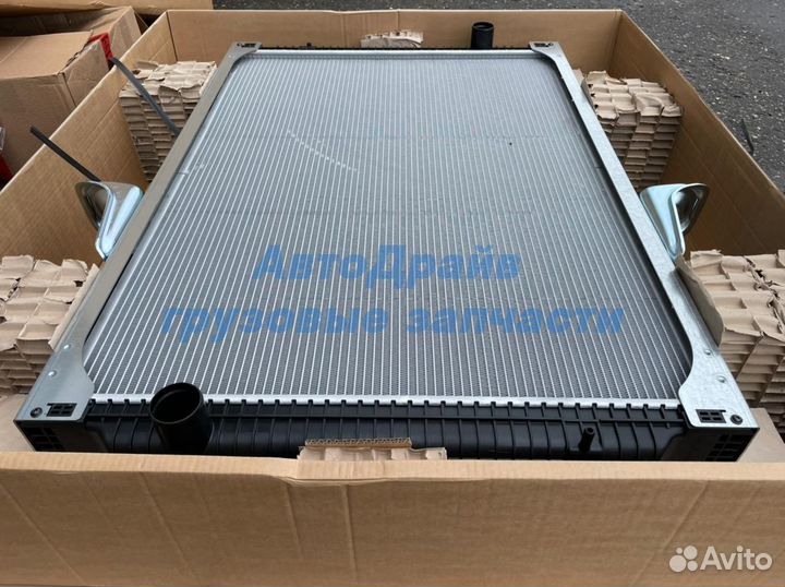 Радиатор охлаждения Рено Премиум