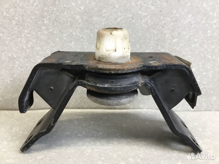 Опора двигателя задняя Toyota Land Cruiser (120)