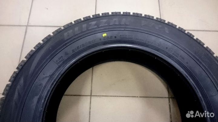 Bridgestone Blizzak VRX 225/55 R17 97S