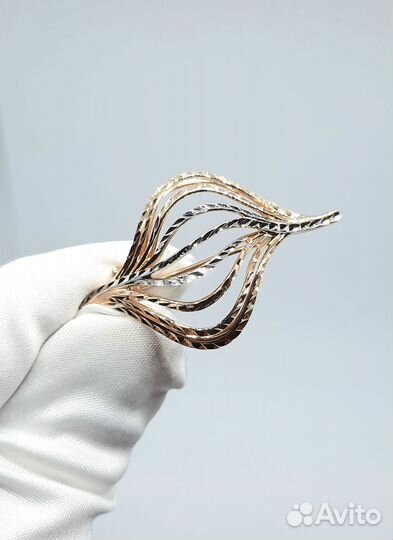 Золотая брошь