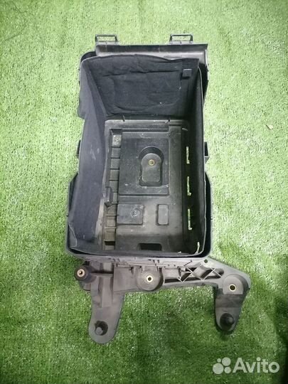 Корпус аккумулятора 1K0915333D Volkswagen Passat b