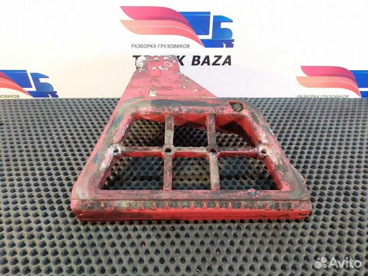 Кронштейн подножки левый Daf XF105