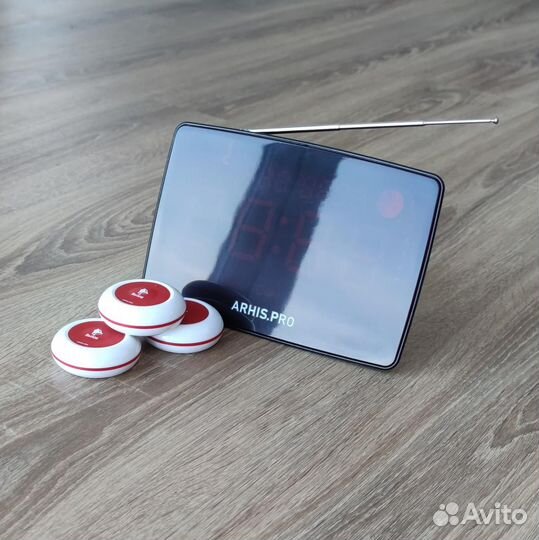 Кнопка вызова персонала и табло отображения вызова