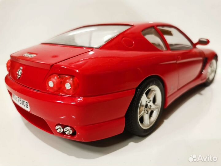 Коллекционная моделька 1:18 Ferrari 456GT