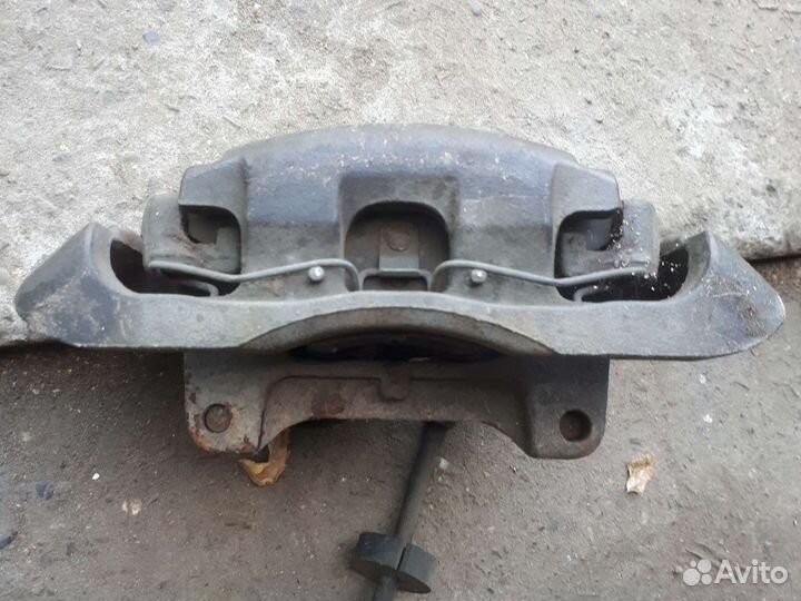 Правый передний суппорт ауди олроад а6с5