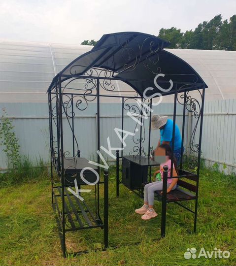 Мангал с крышей