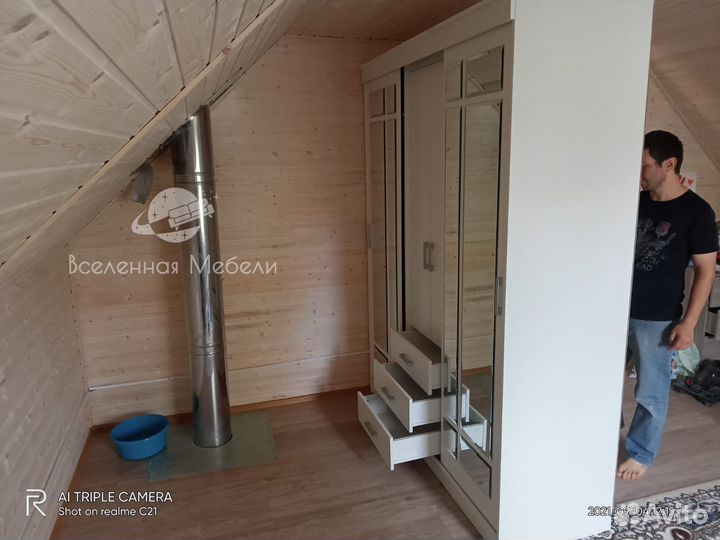 Шкаф купе с зеркалом