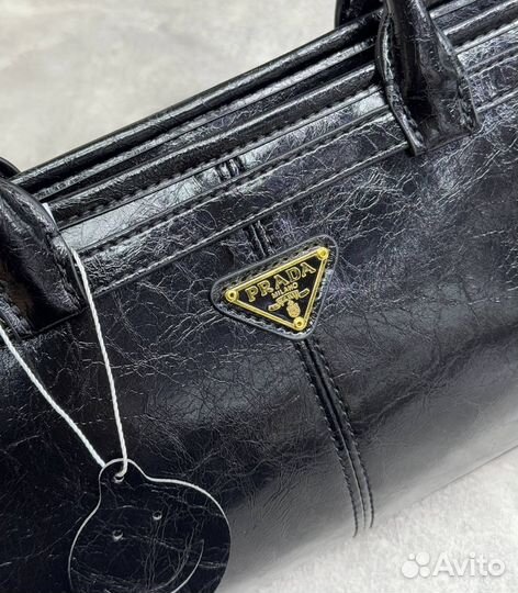 Сумка Prada из натуральной кожи