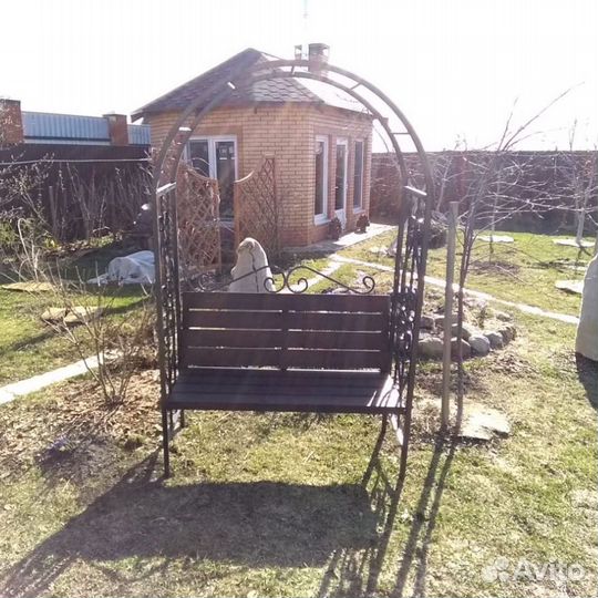 Садовая арка скамейка