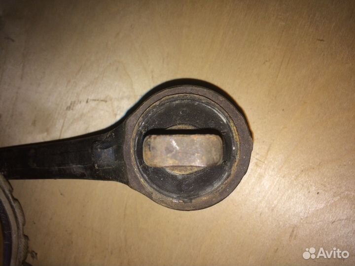 Рычаг левый Mitsubishi Galant, Emeraude, Eterna, L