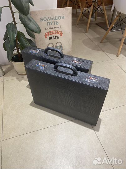 2 новых черных кейса на кодовых замках