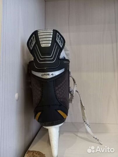 Хоккейные коньки