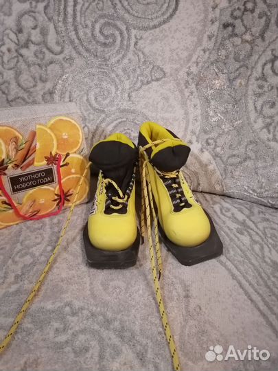 Лыжные ботинки детские р. 33