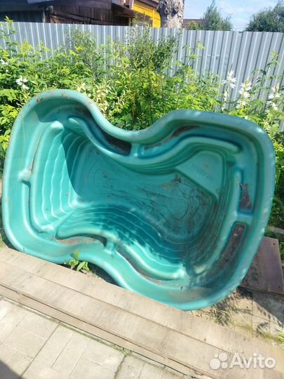 Пруд -бассейн