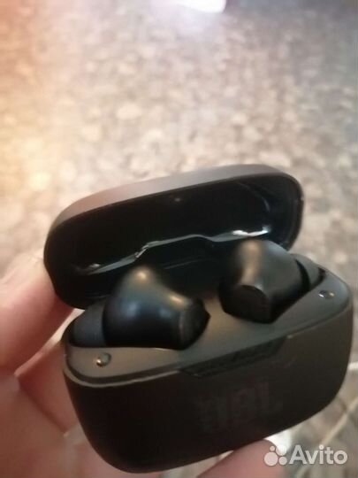 Продаю наушники JBL