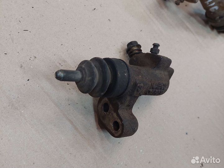Главный цилиндр сцепления Nissan Primera P11