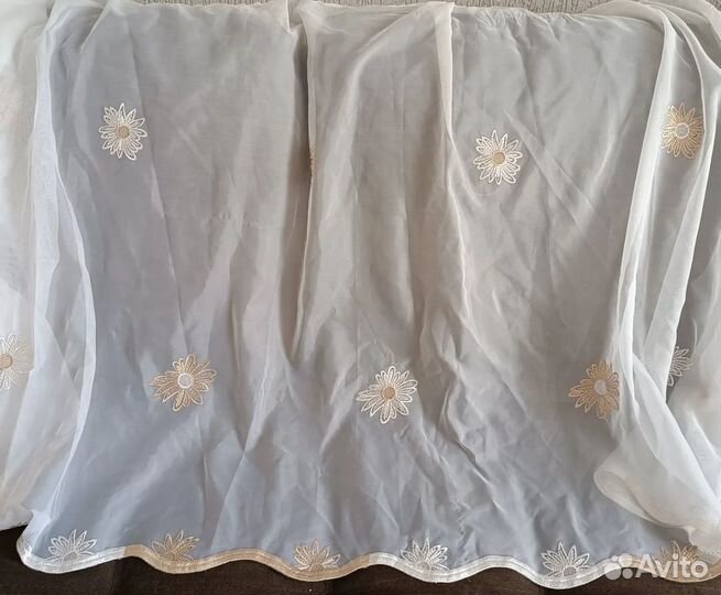 Шторка Ламбрекен с вышивкой на большое окно