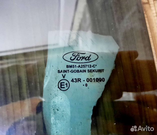 Стекло заднее правое Ford Focus 3