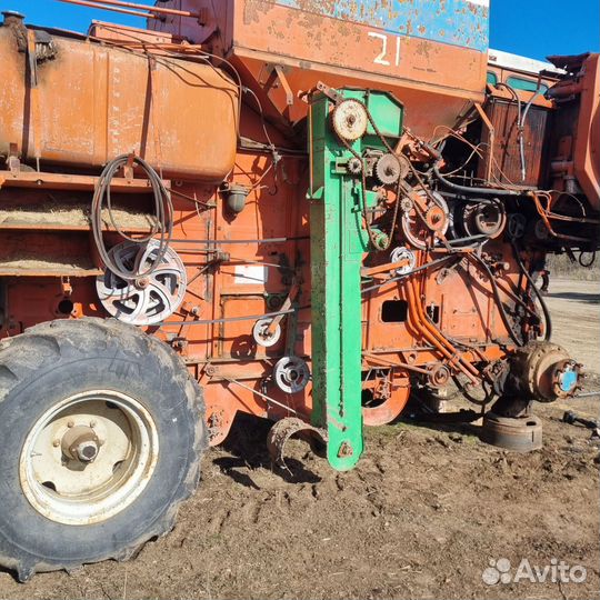 Запчасти на комбайн дон 1500