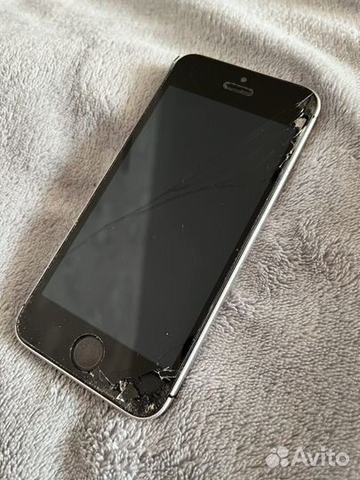 Телефон iPhone SE