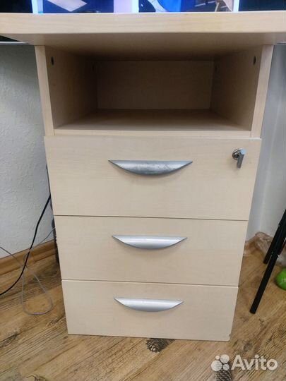 Письменный стол