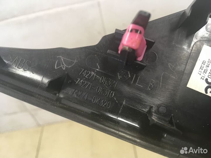 Накладка (кузов внутри) Hi Lux 2015