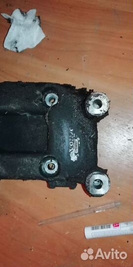 Кронштейн генератора \ натяжитель ремня Volvo S80