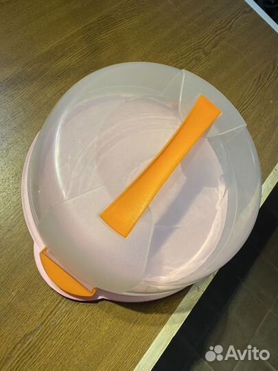 Тортовница 30 см.Не пользовались.Замки надежные