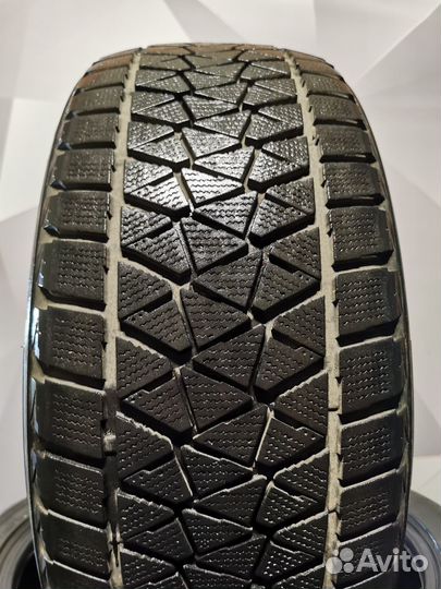 Bridgestone Blizzak DM-V2 285/45 R22 110T