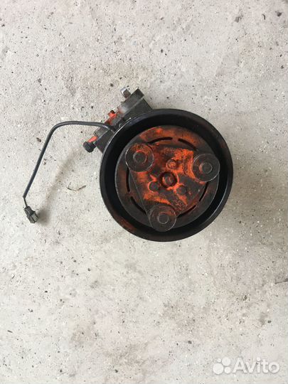 Компрессор кондиционера KIA Sephia