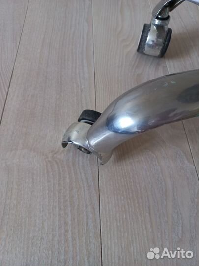 Стул для мастера маникюра на колесиках