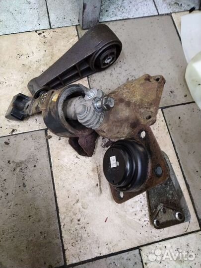 Chevrolet lacetti 1.6 АКПП подушка двигателя