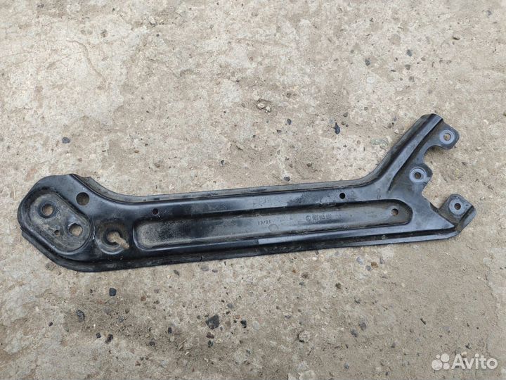 Кронштейн фары правый Skoda Octavia A8