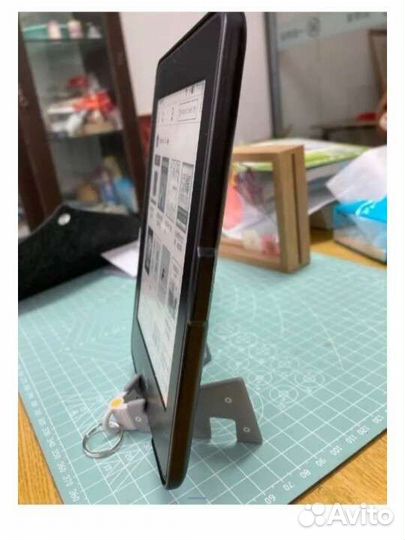 Брелок- подставка для смартфона Икеа