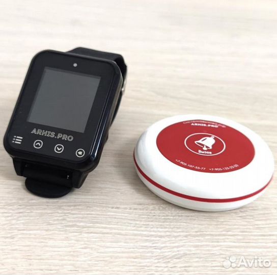 Кнопка вызова персонала и часы в салон красоты