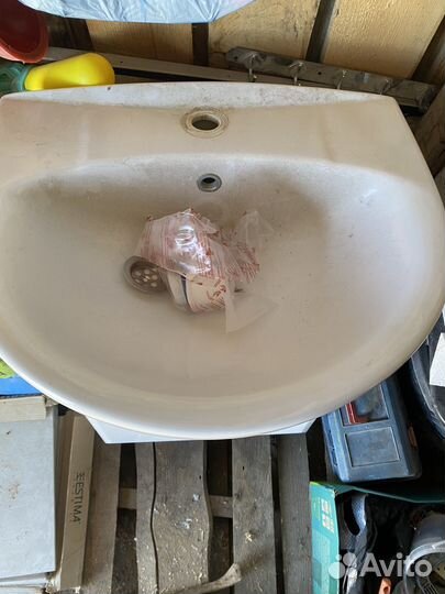 Раковина с тумбой в ванну