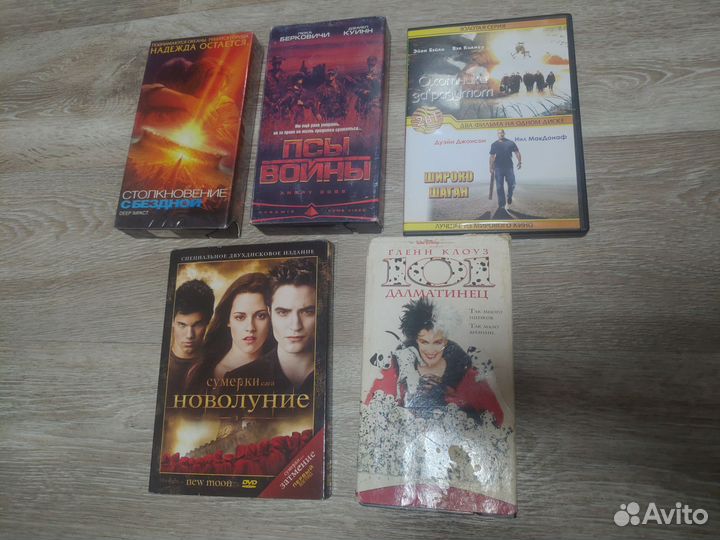 Видеокассеты и диски с фильмами