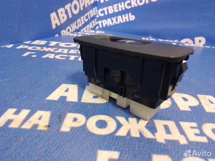 Кнопка стеклоподъёмника. Toyota Alphard минивен