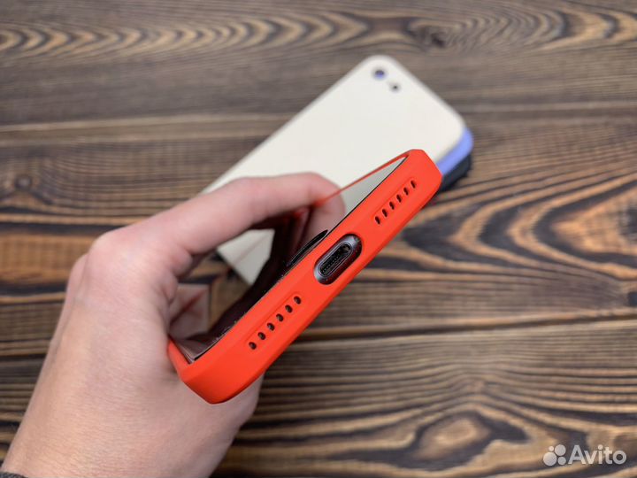 Чехол на iPhone